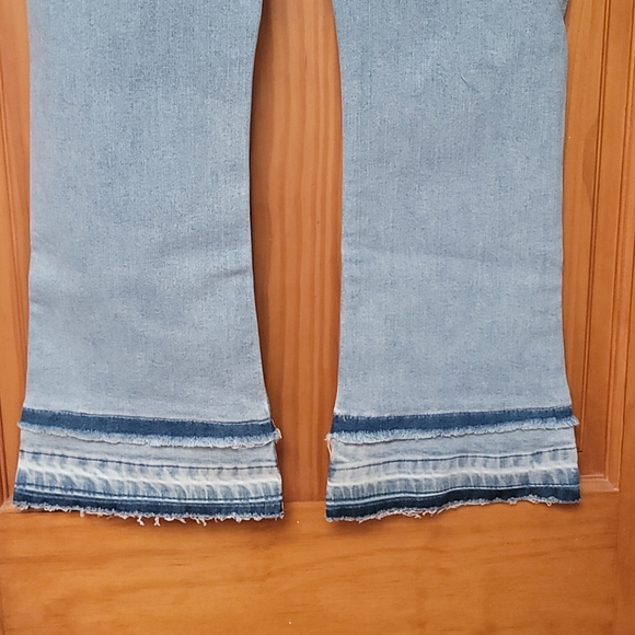 Zara size 12 US, cute kick flair jeans with detail - Picture 4 of 5